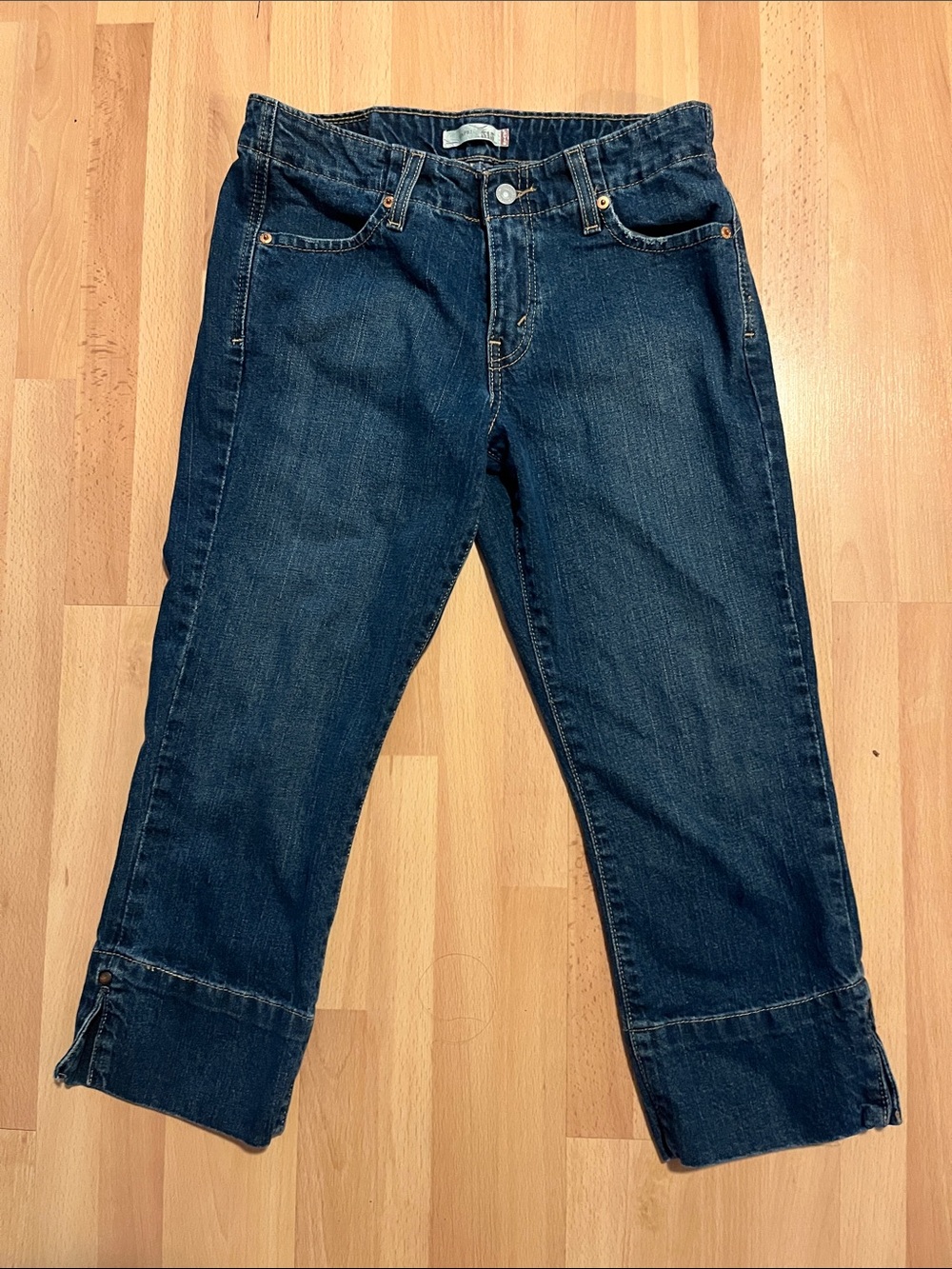 Levis Capris!